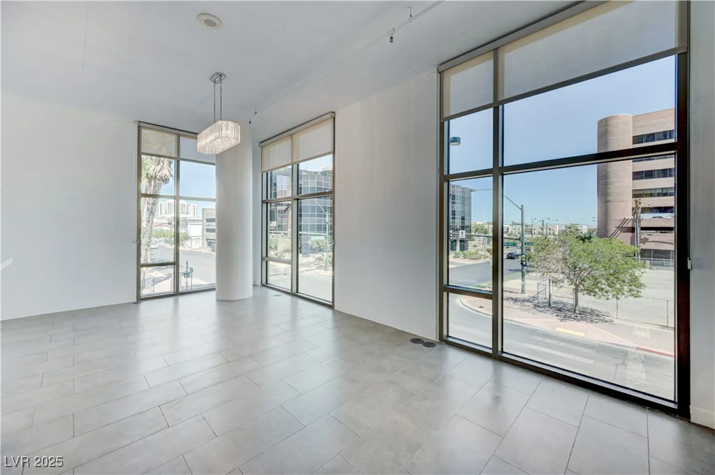 353 Bonneville, Las Vegas, NV 89101