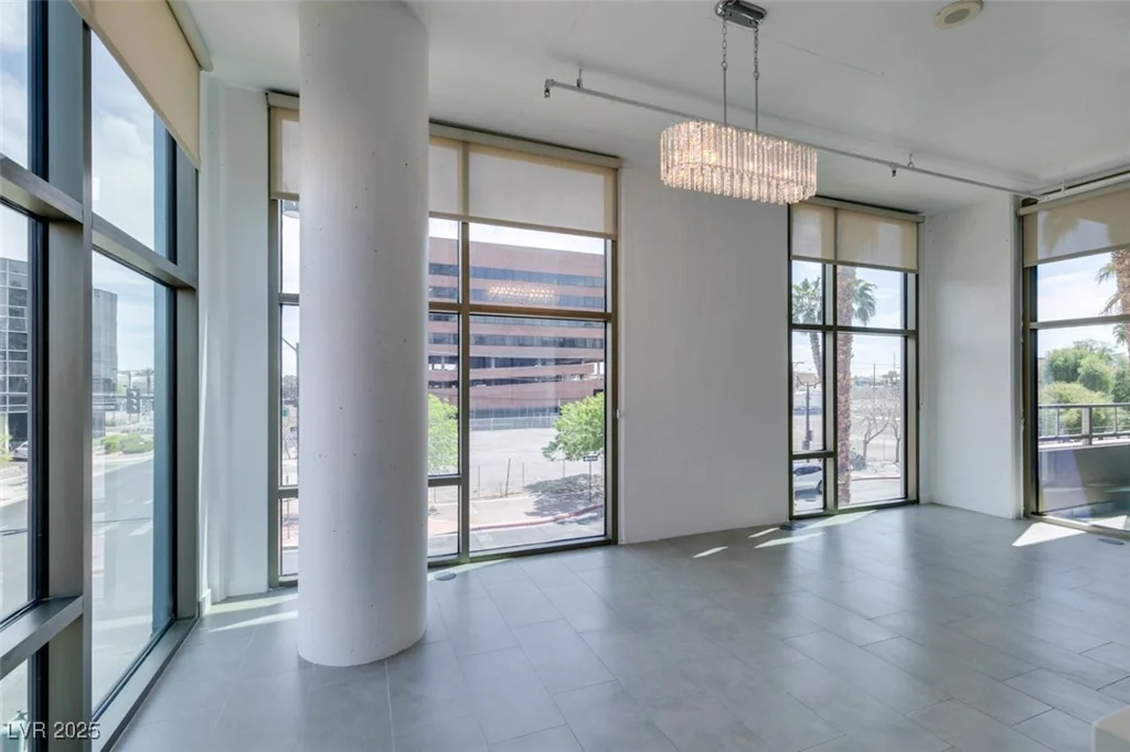 353 Bonneville, Las Vegas, NV 89101