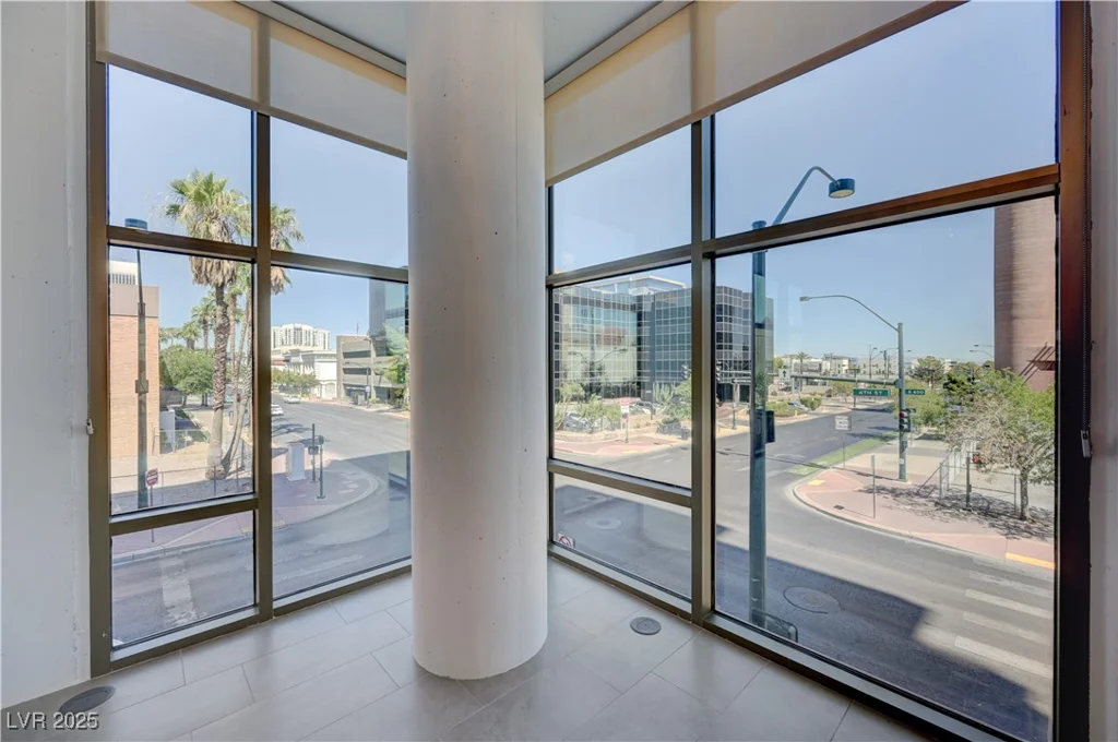 353 Bonneville, Las Vegas, NV 89101