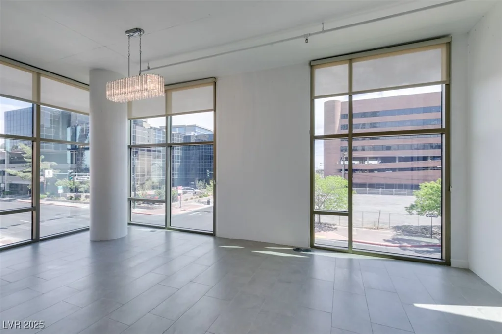 353 Bonneville, Las Vegas, NV 89101