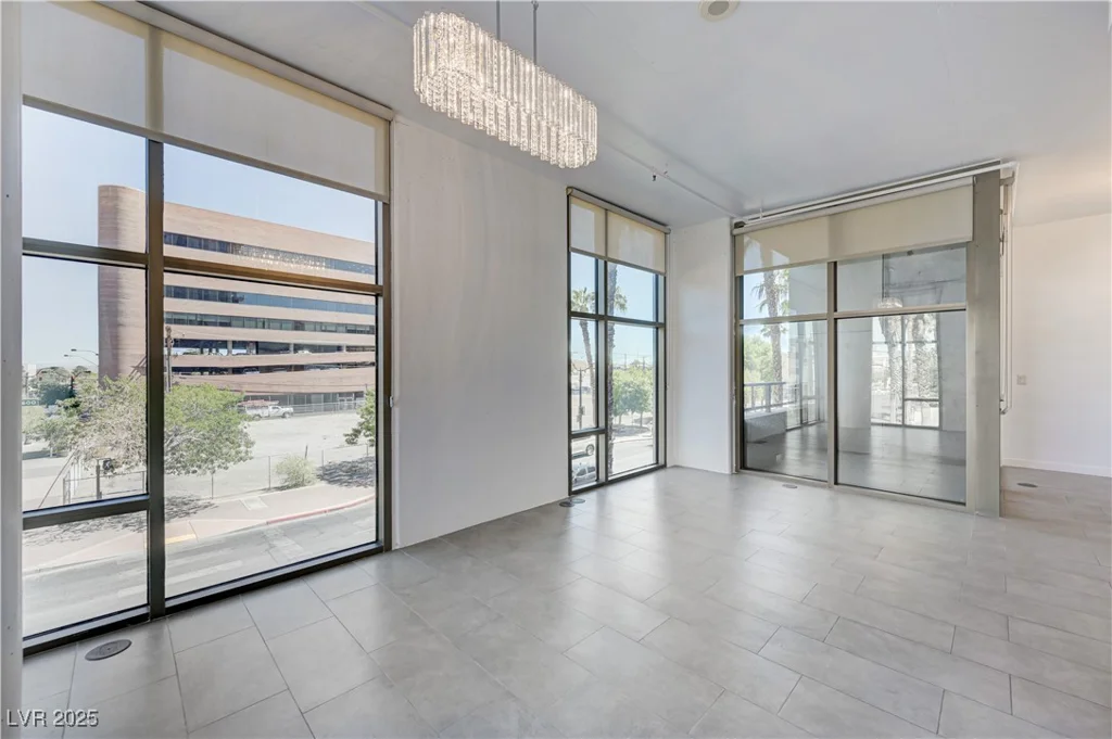 353 Bonneville, Las Vegas, NV 89101