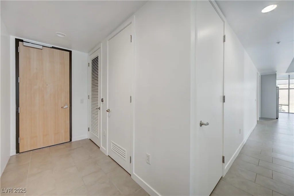 353 Bonneville, Las Vegas, NV 89101