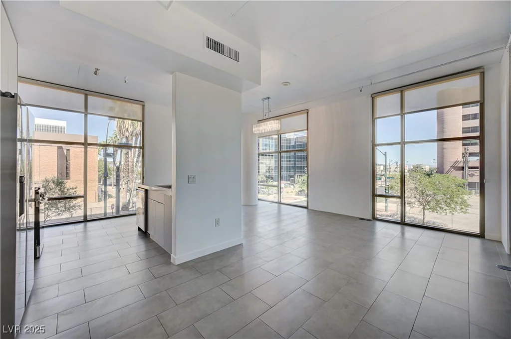 353 Bonneville, Las Vegas, NV 89101