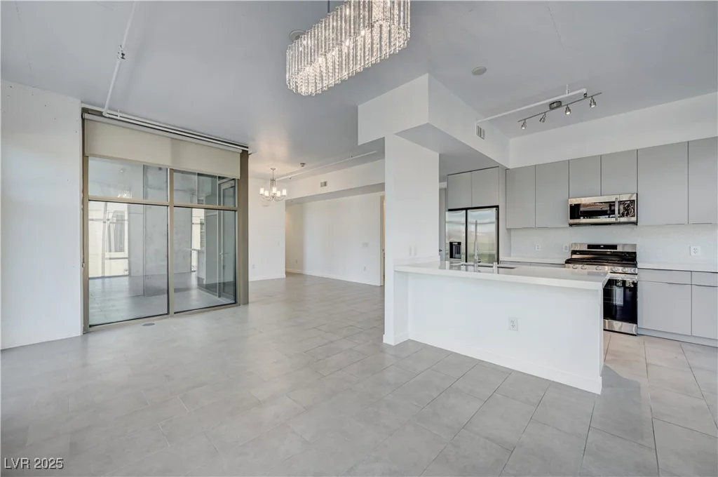 353 Bonneville, Las Vegas, NV 89101