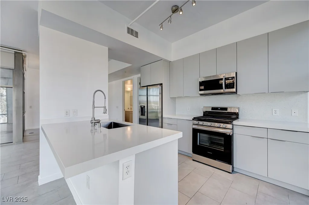 353 Bonneville, Las Vegas, NV 89101