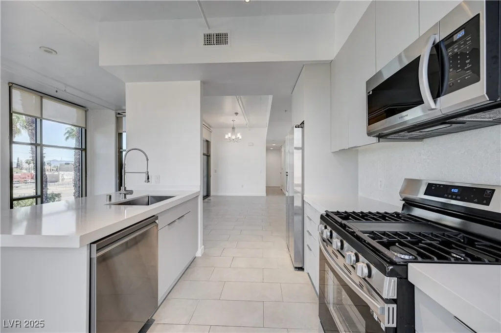 353 Bonneville, Las Vegas, NV 89101
