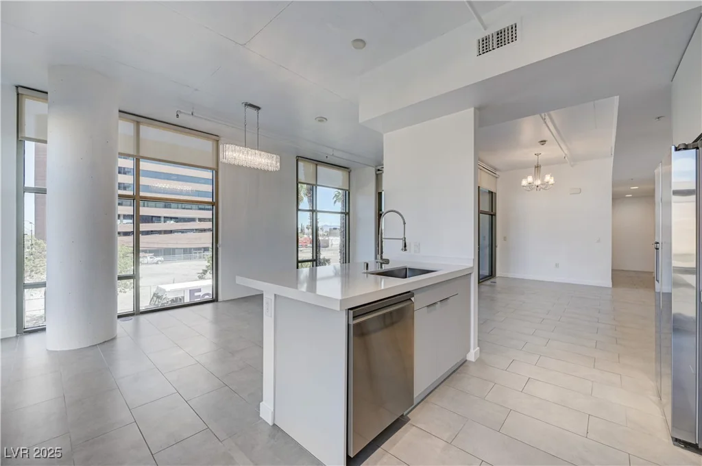 353 Bonneville, Las Vegas, NV 89101