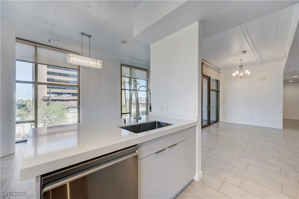 353 Bonneville, Las Vegas, NV 89101