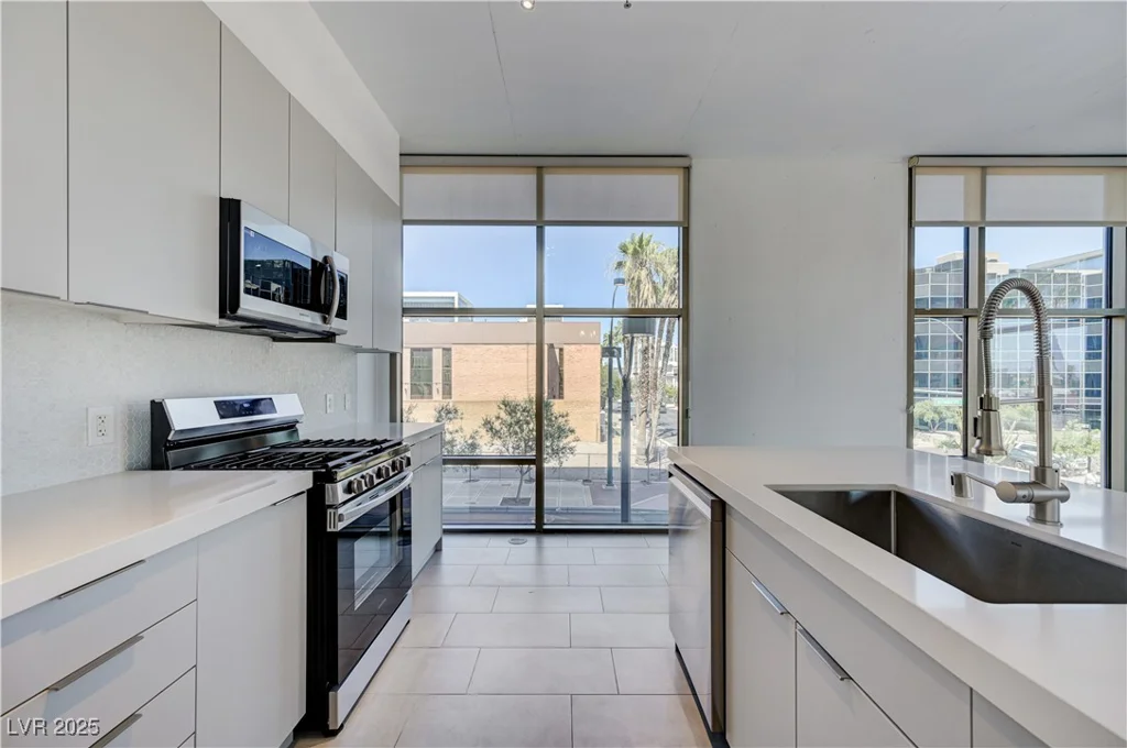 353 Bonneville, Las Vegas, NV 89101