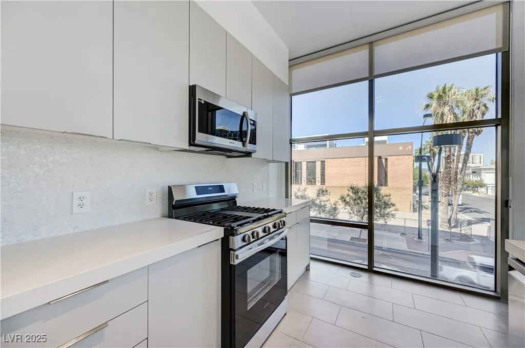 353 Bonneville, Las Vegas, NV 89101