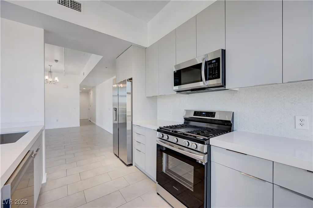 353 Bonneville, Las Vegas, NV 89101