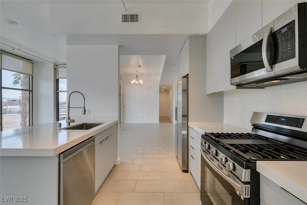 353 Bonneville, Las Vegas, NV 89101