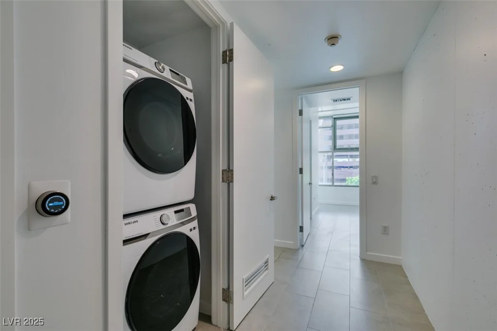353 Bonneville, Las Vegas, NV 89101