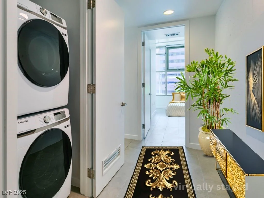 353 Bonneville, Las Vegas, NV 89101