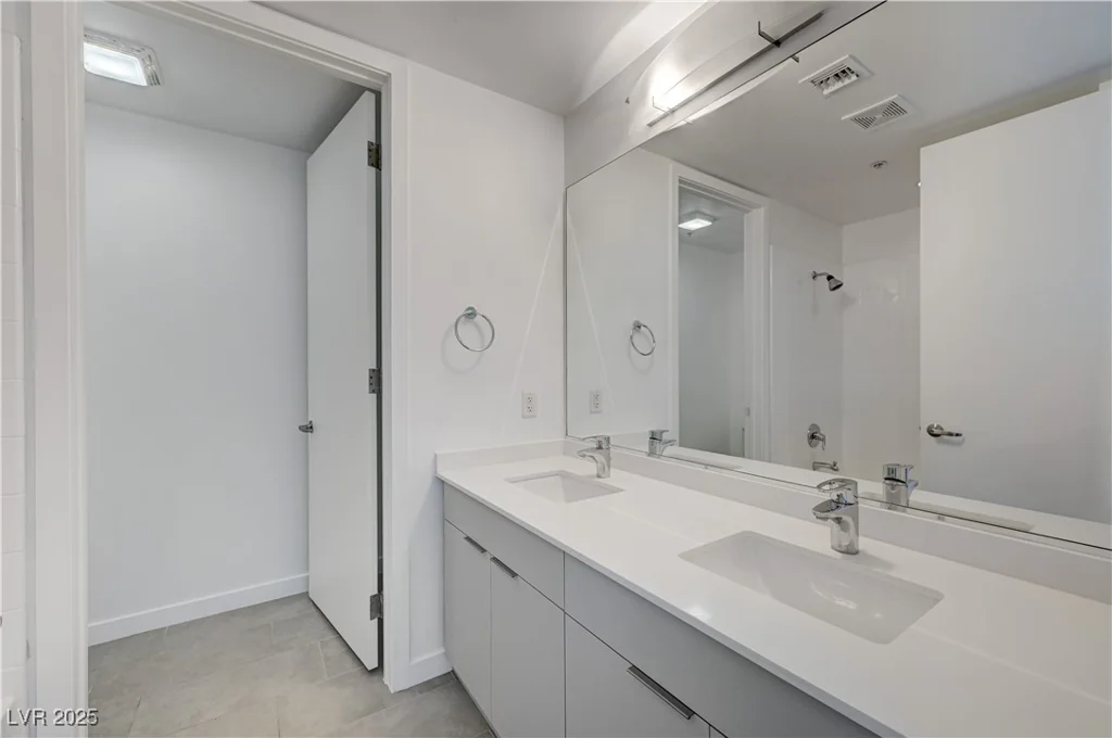 353 Bonneville, Las Vegas, NV 89101