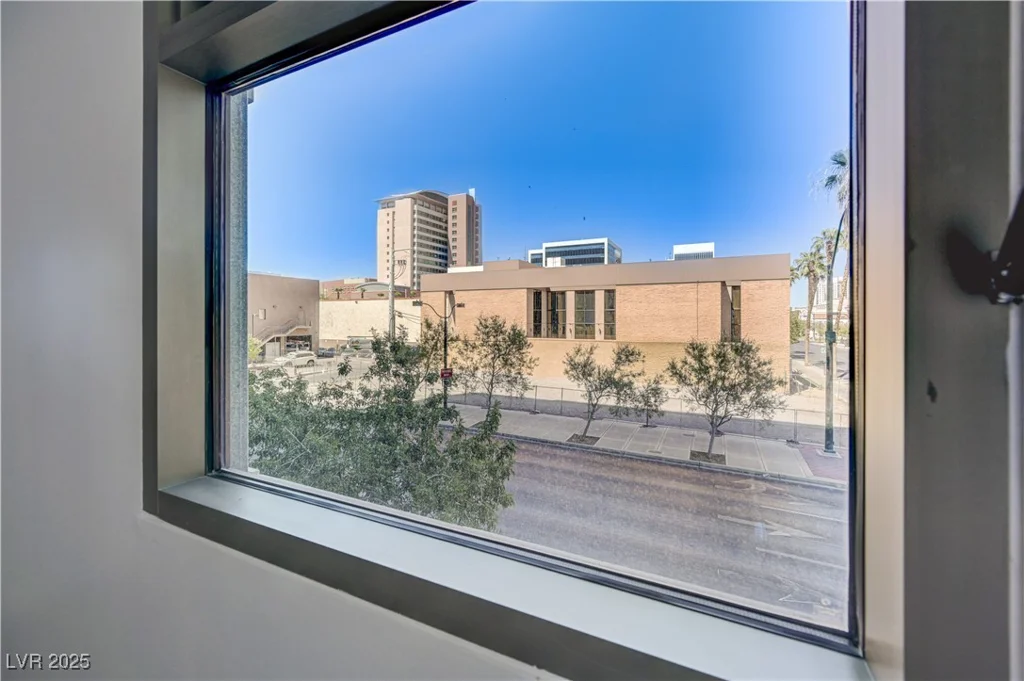 353 Bonneville, Las Vegas, NV 89101
