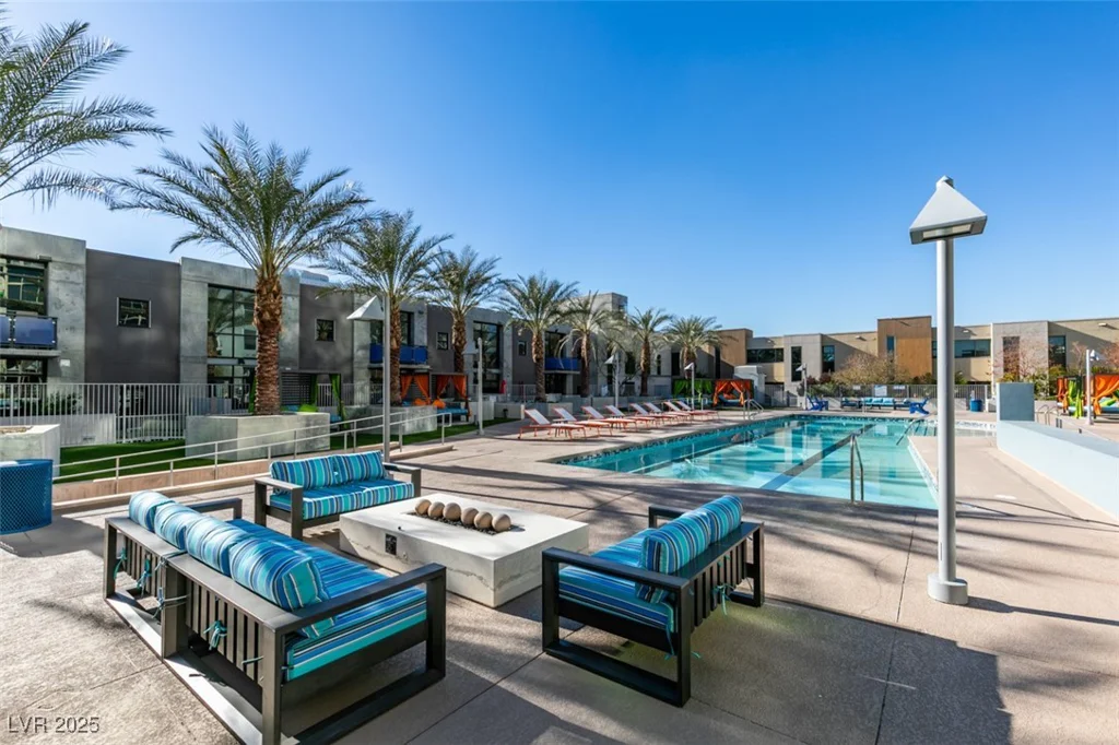 353 Bonneville, Las Vegas, NV 89101