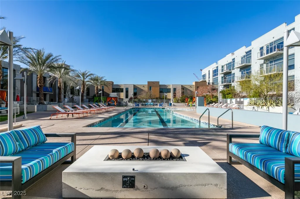 353 Bonneville, Las Vegas, NV 89101