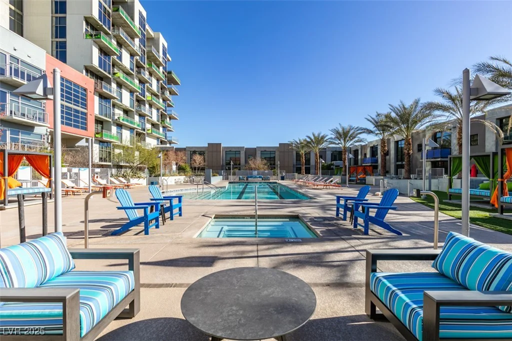 353 Bonneville, Las Vegas, NV 89101