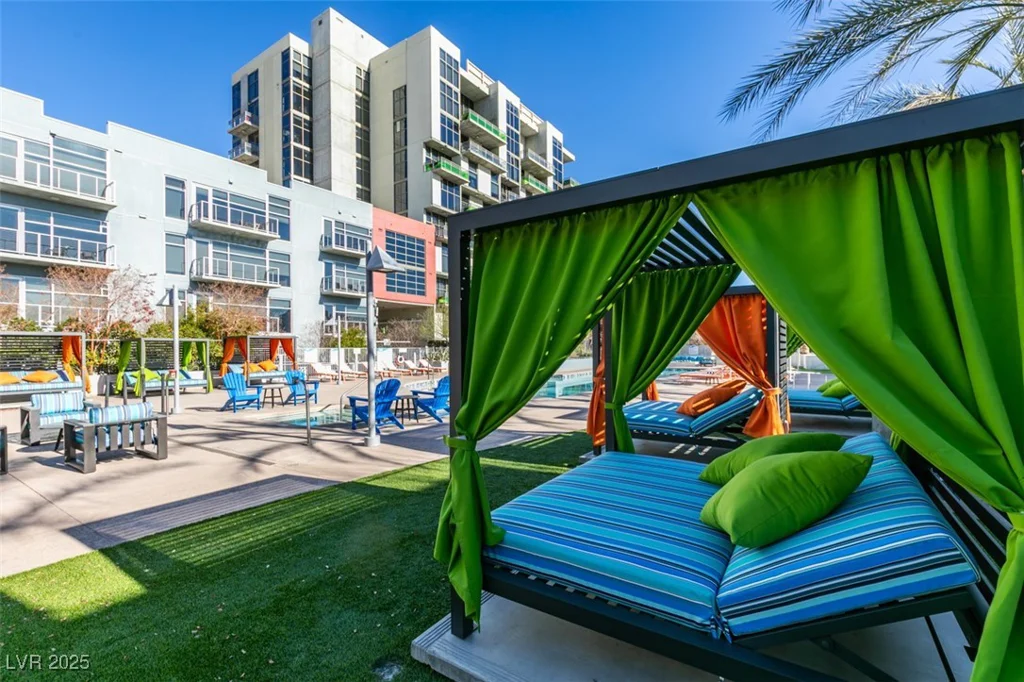 353 Bonneville, Las Vegas, NV 89101