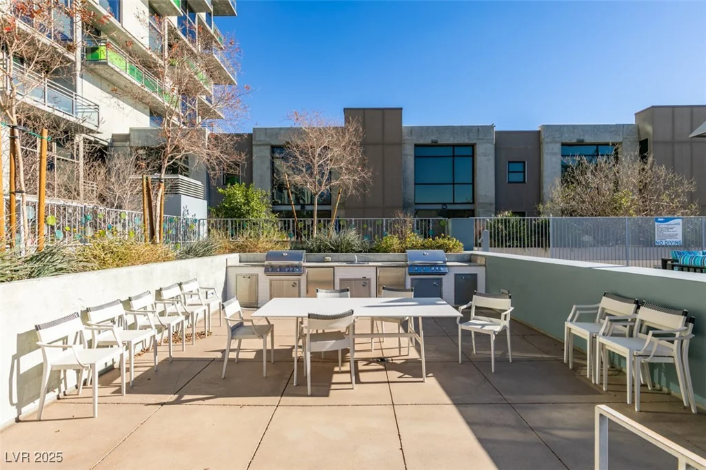 353 Bonneville, Las Vegas, NV 89101