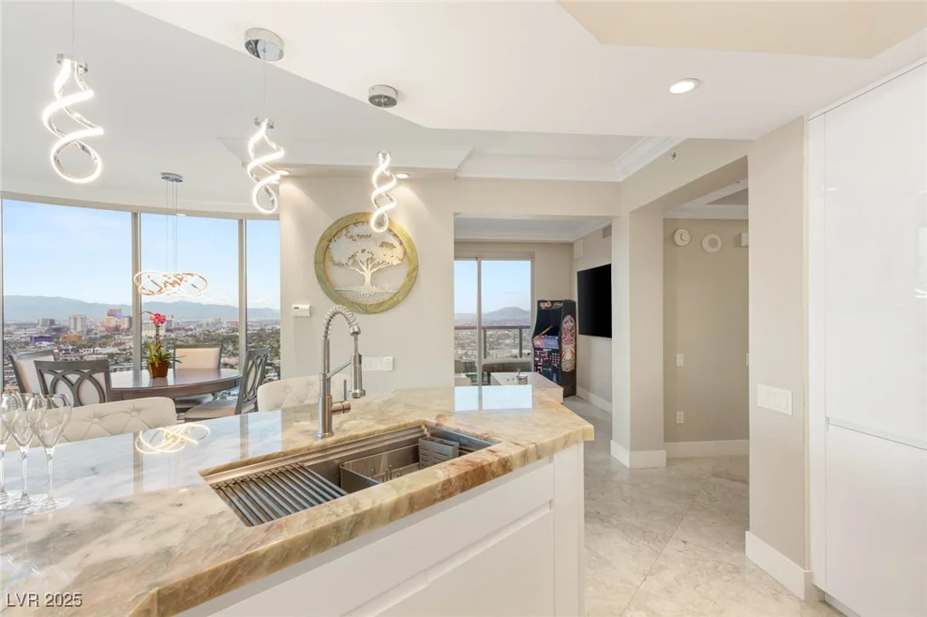 222 KAREN, Las Vegas, NV 89109