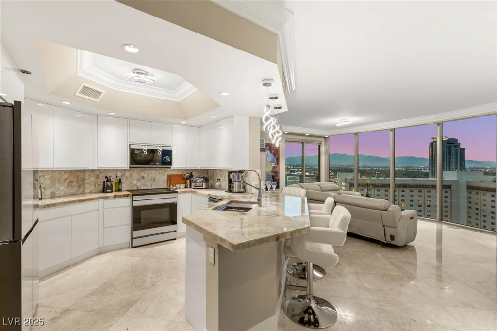 222 KAREN, Las Vegas, NV 89109