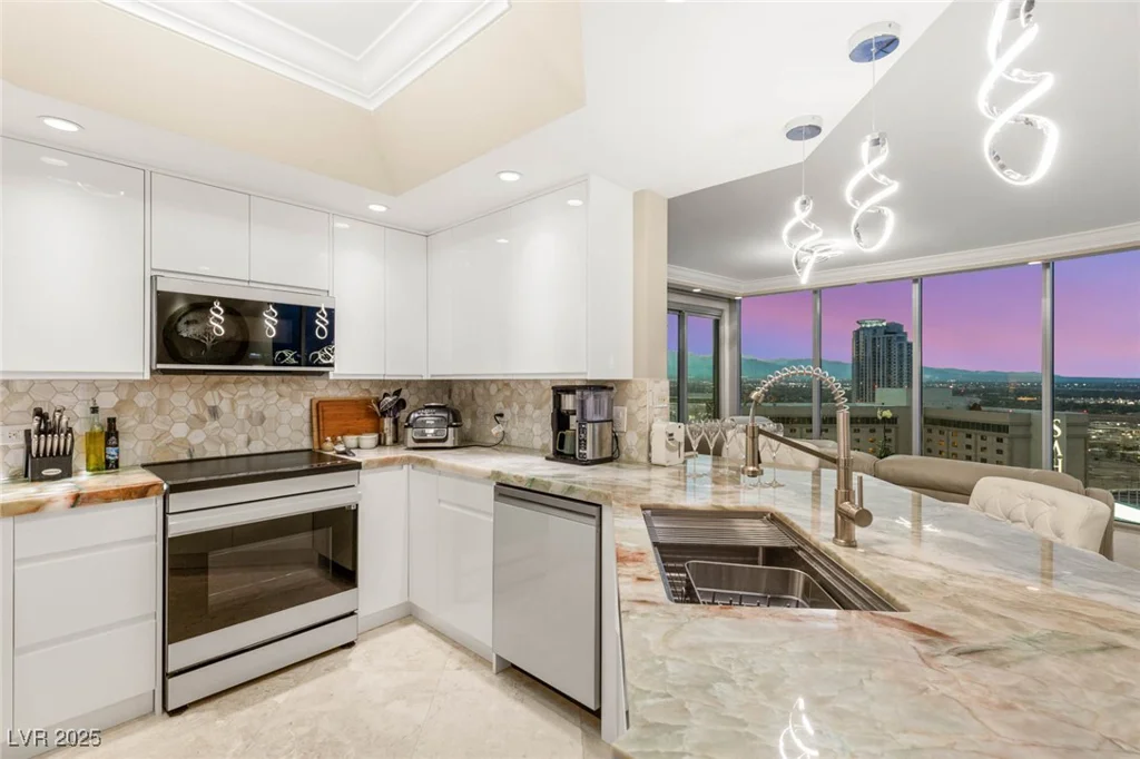 222 KAREN, Las Vegas, NV 89109
