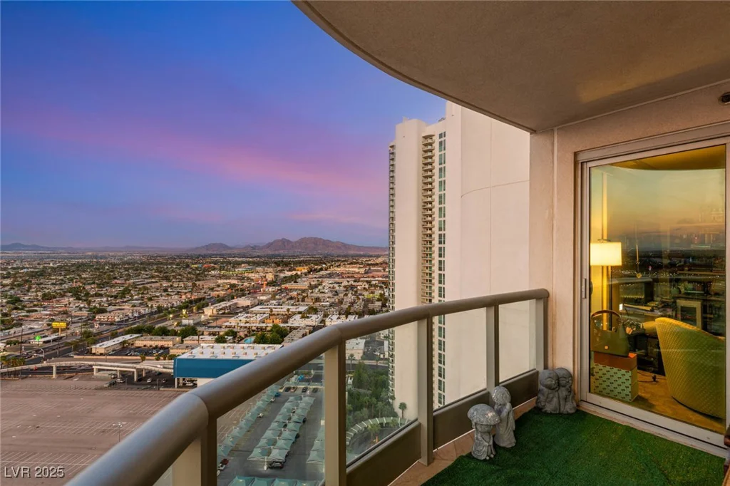 222 KAREN, Las Vegas, NV 89109