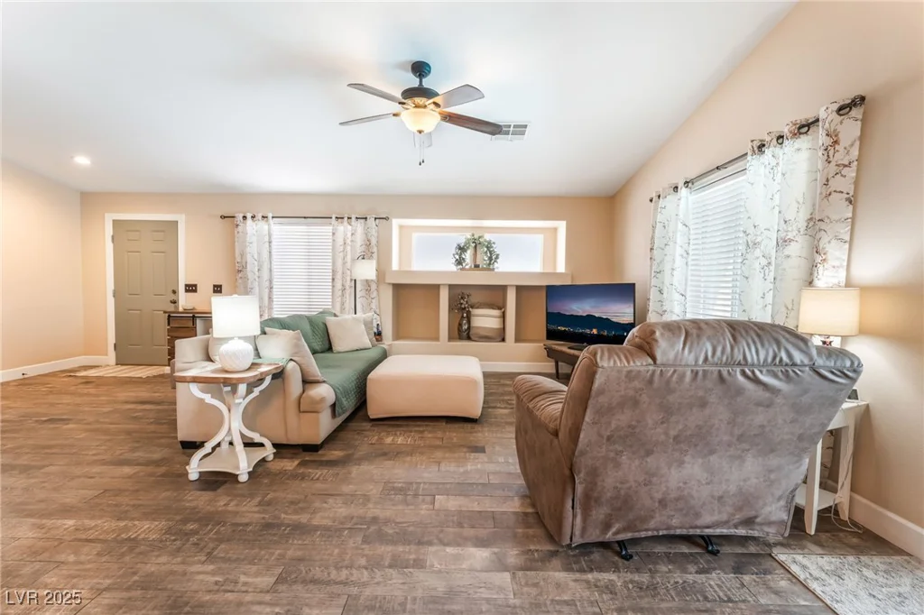8832 Spinning Wheel, Las Vegas, NV 89143