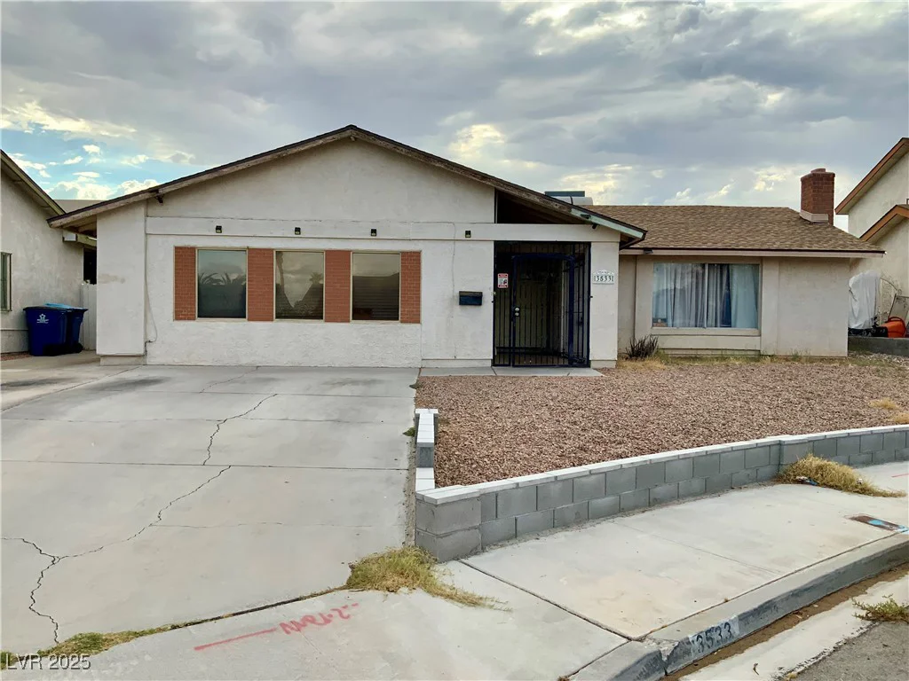 3533 Moraga, Las Vegas, NV 89103
