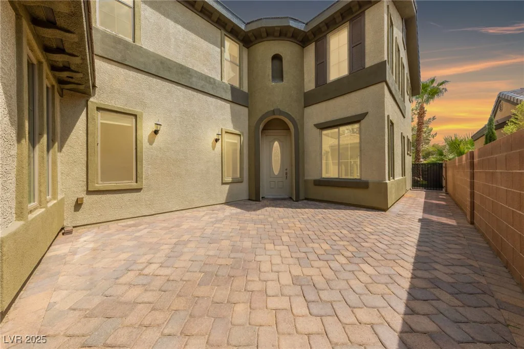 8228 Seven Falls, North Las Vegas, NV 89085
