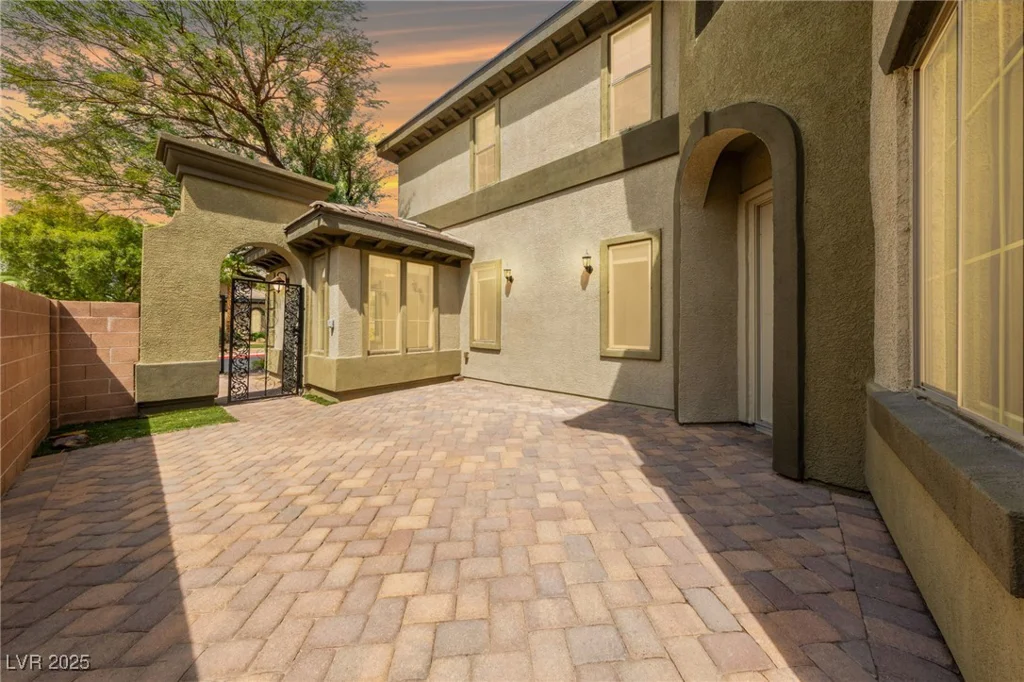 8228 Seven Falls, North Las Vegas, NV 89085
