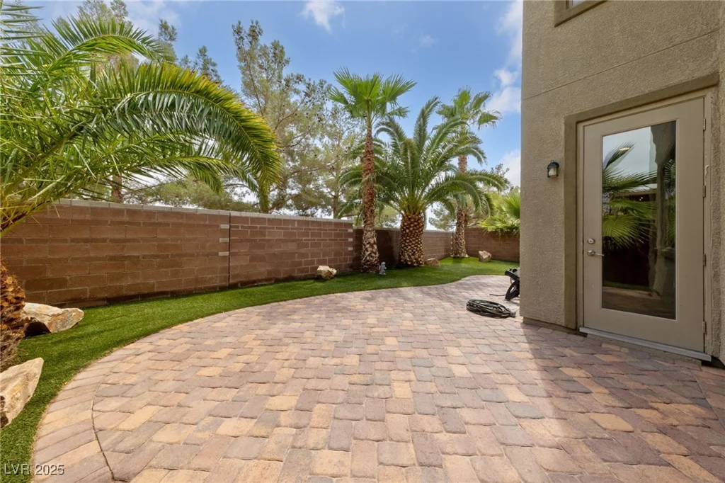 8228 Seven Falls, North Las Vegas, NV 89085