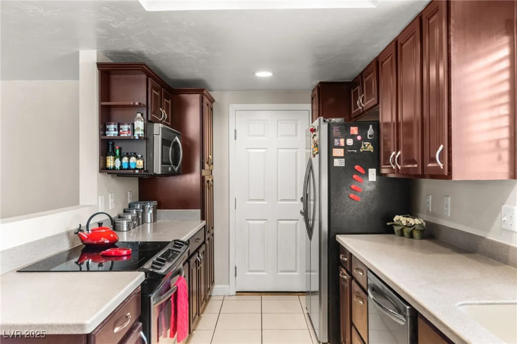 708 Langtry, Las Vegas, NV 89107