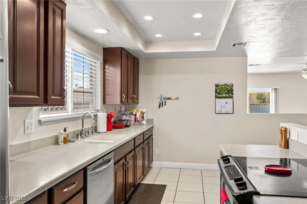 708 Langtry, Las Vegas, NV 89107