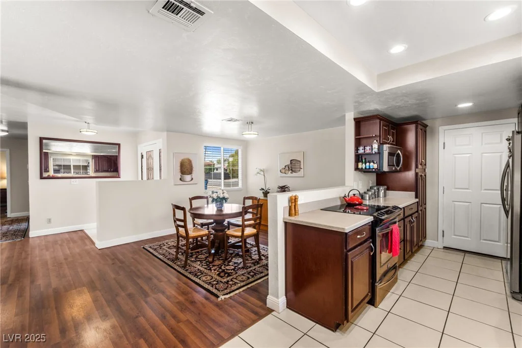 708 Langtry, Las Vegas, NV 89107