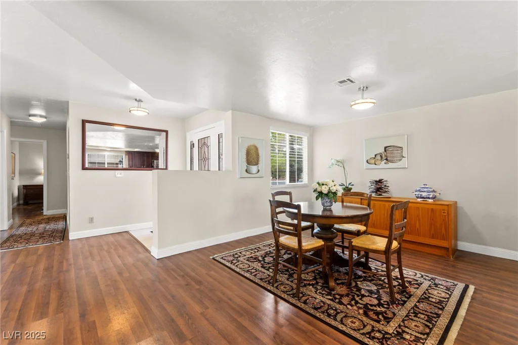 708 Langtry, Las Vegas, NV 89107