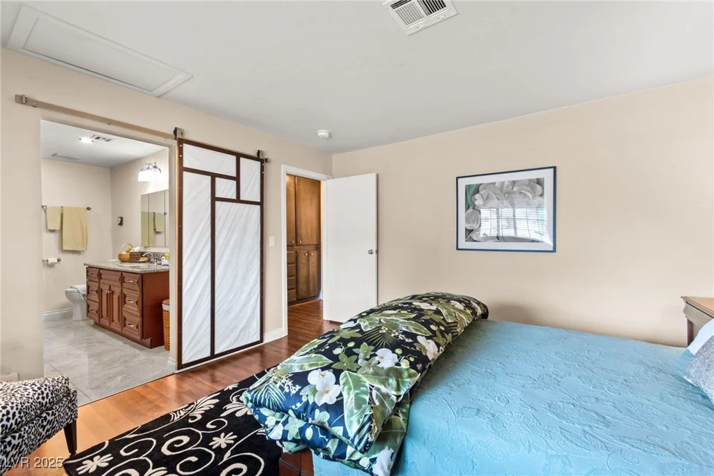 708 Langtry, Las Vegas, NV 89107