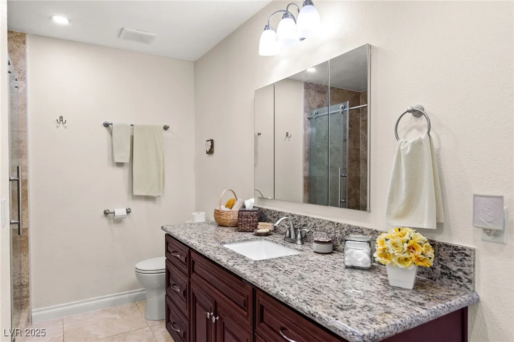 708 Langtry, Las Vegas, NV 89107