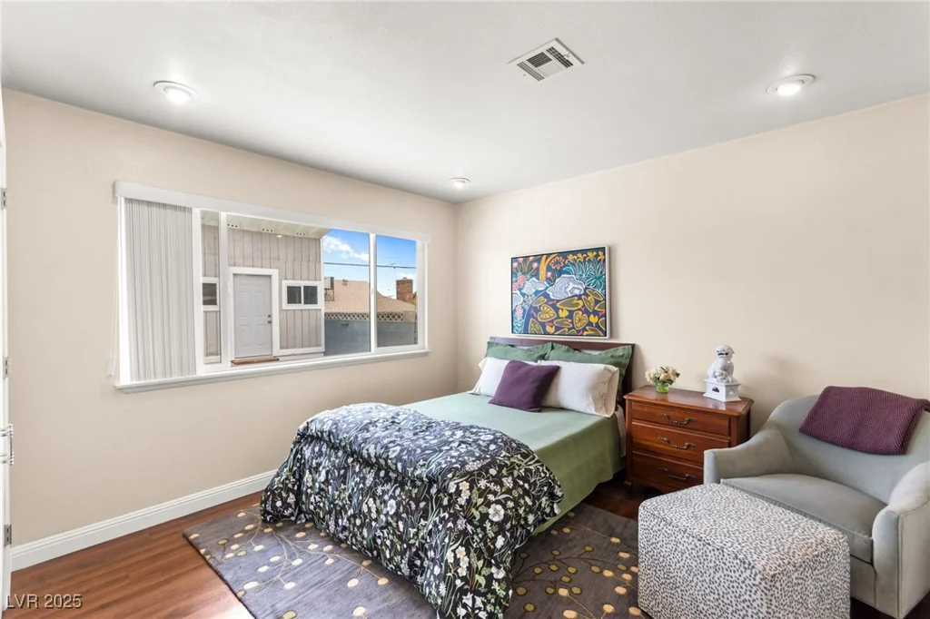 708 Langtry, Las Vegas, NV 89107