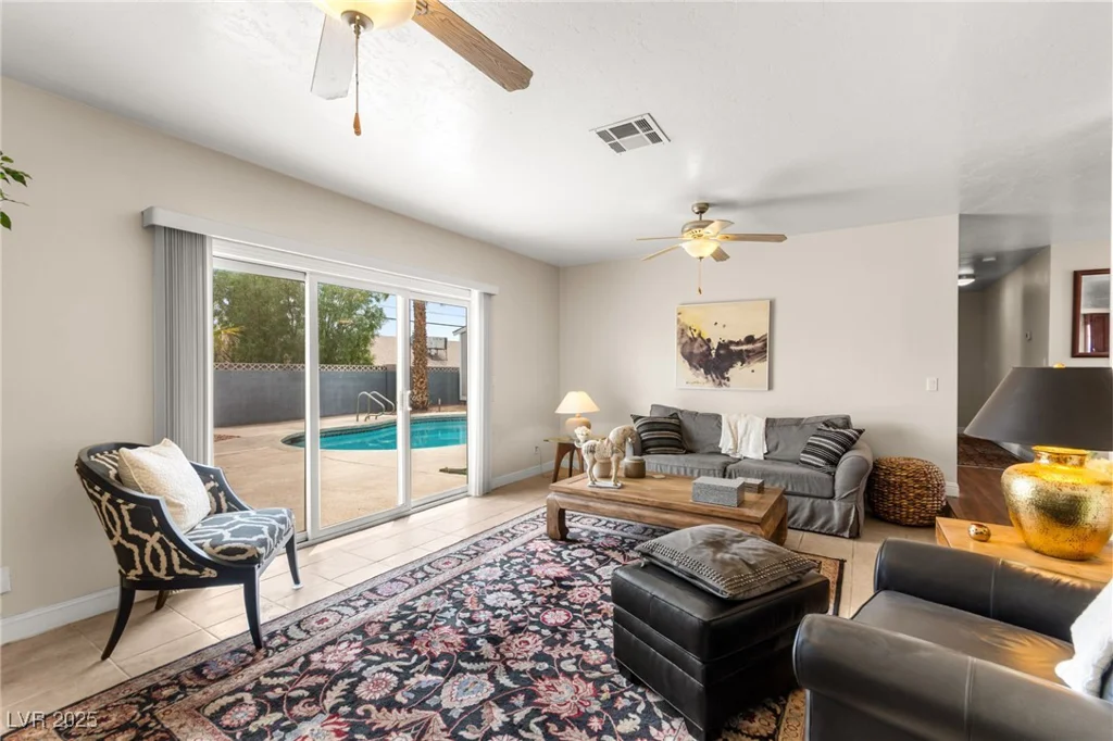 708 Langtry, Las Vegas, NV 89107