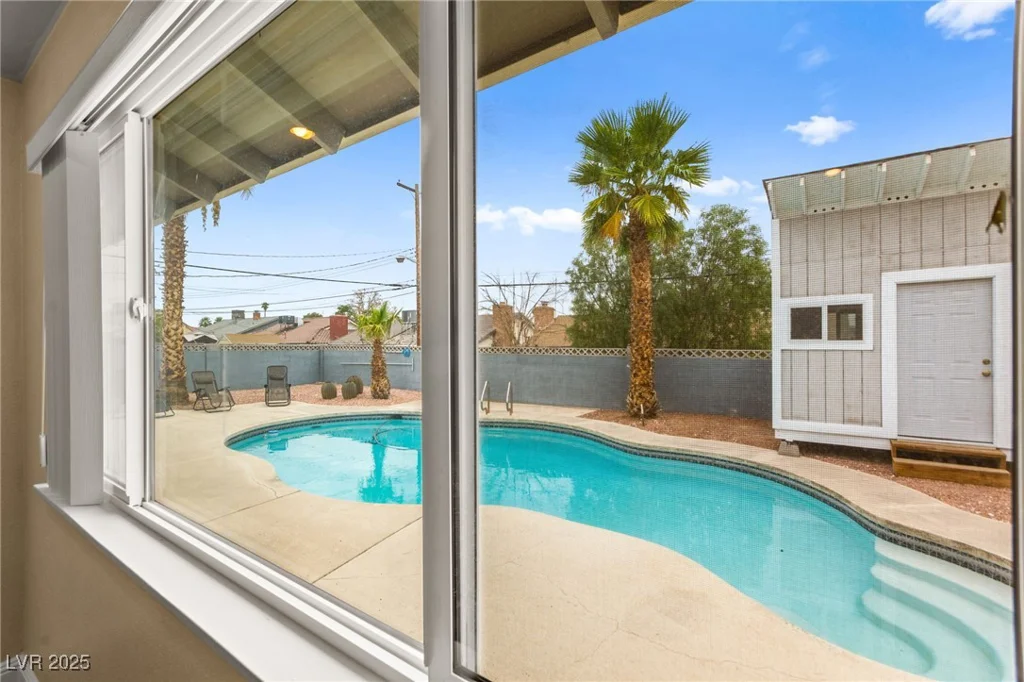 708 Langtry, Las Vegas, NV 89107
