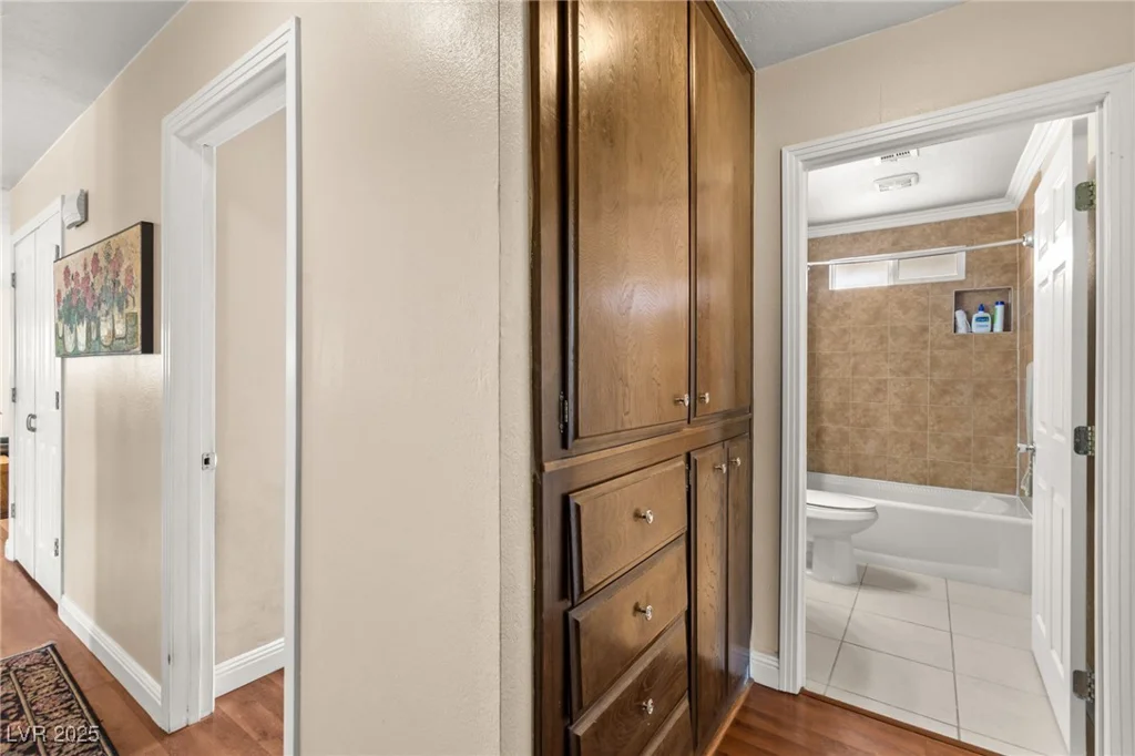 708 Langtry, Las Vegas, NV 89107