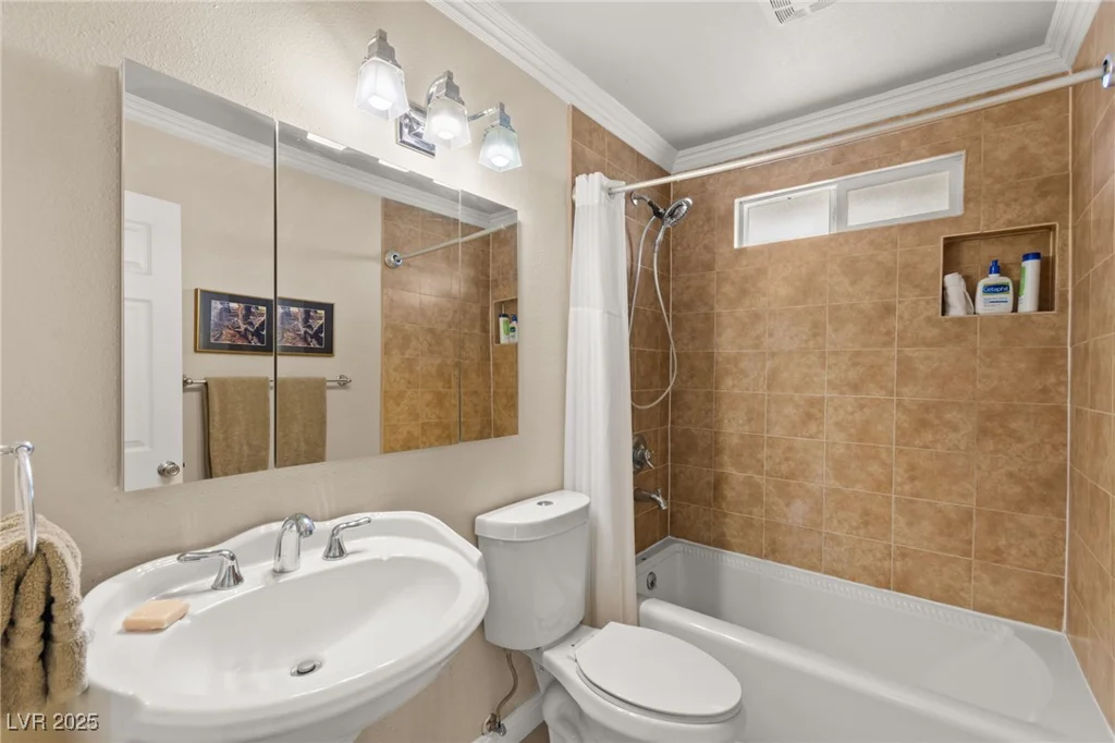 708 Langtry, Las Vegas, NV 89107