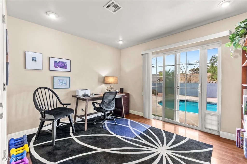 708 Langtry, Las Vegas, NV 89107
