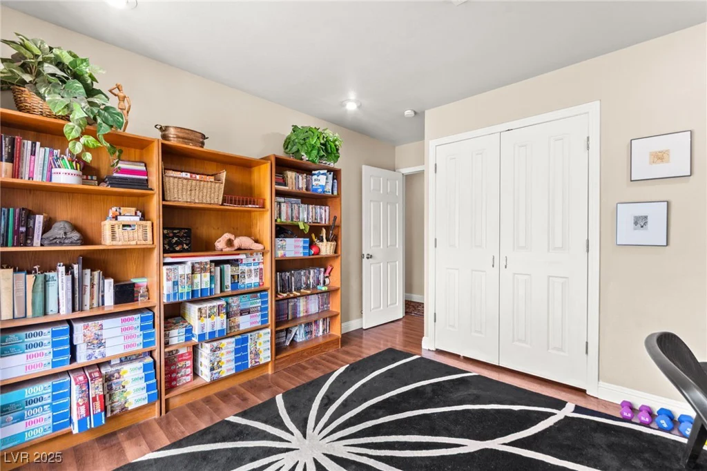 708 Langtry, Las Vegas, NV 89107