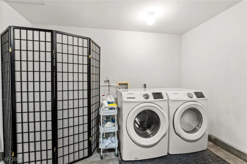 708 Langtry, Las Vegas, NV 89107