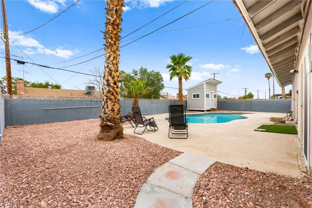 708 Langtry, Las Vegas, NV 89107