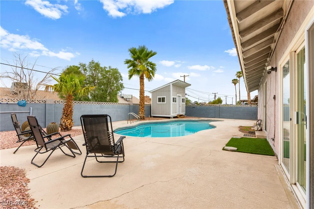 708 Langtry, Las Vegas, NV 89107